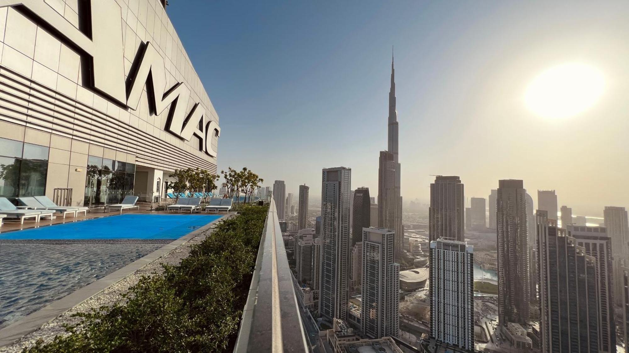 Paramount Tower Hotel And Residences With Infinity Sky Pool Дубай Экстерьер фото